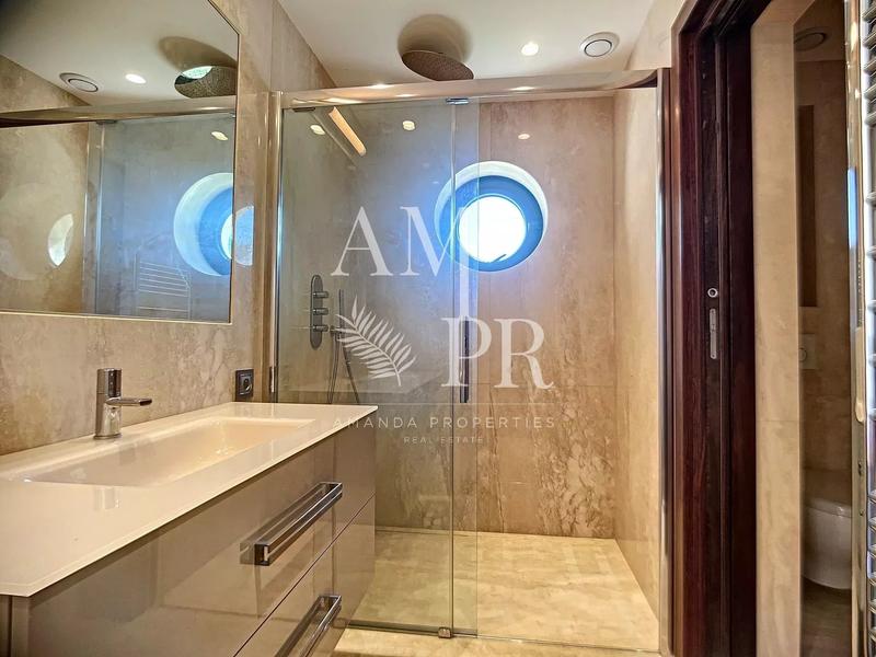 Villa - 300 m² - 8 pièces