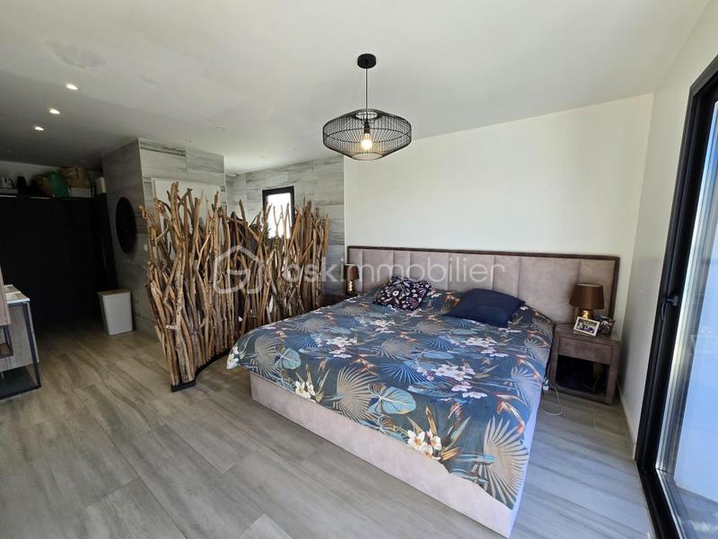 Villa - 225 m² - 10 pièces