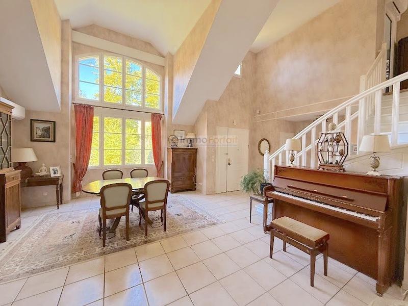 Maison - 180 m² - 7 pièces
