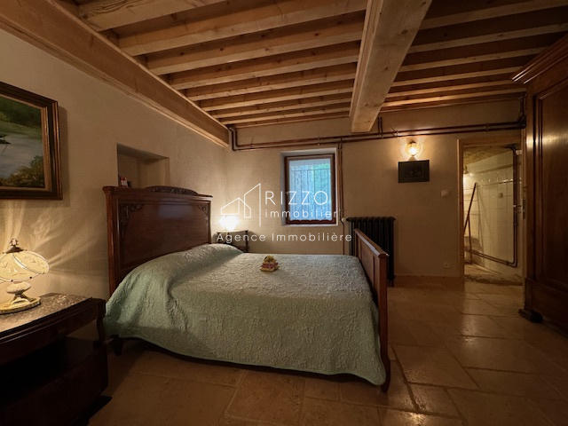 Maison - 268 m² - 13 pièces