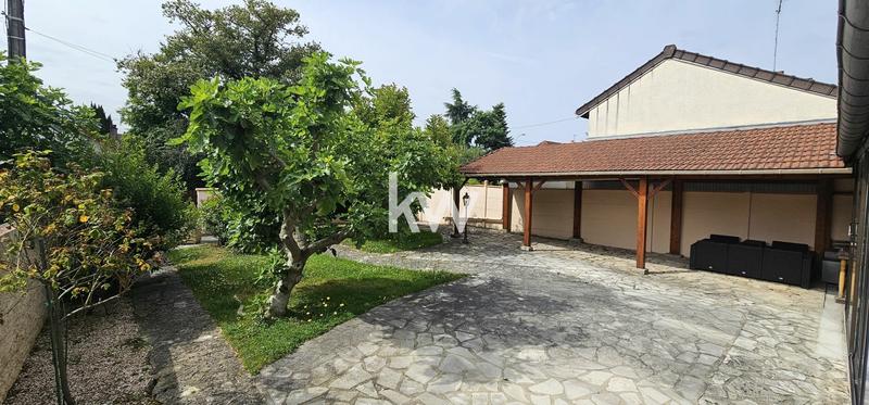 Maison - 140 m² - 8 pièces