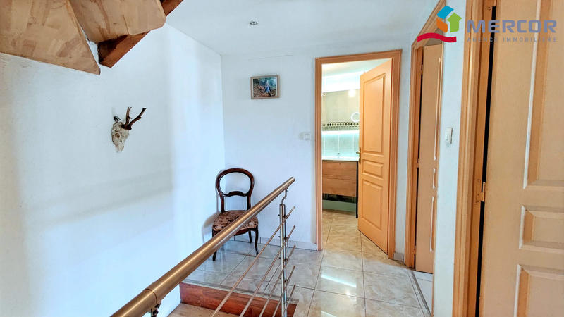 Maison - 250 m² - 4 pièces