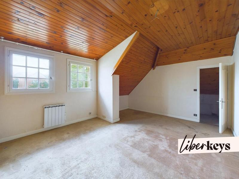 Maison - 284 m² - 10 pièces