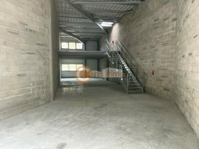 Local d'activité / Entrepôt - 169 m²