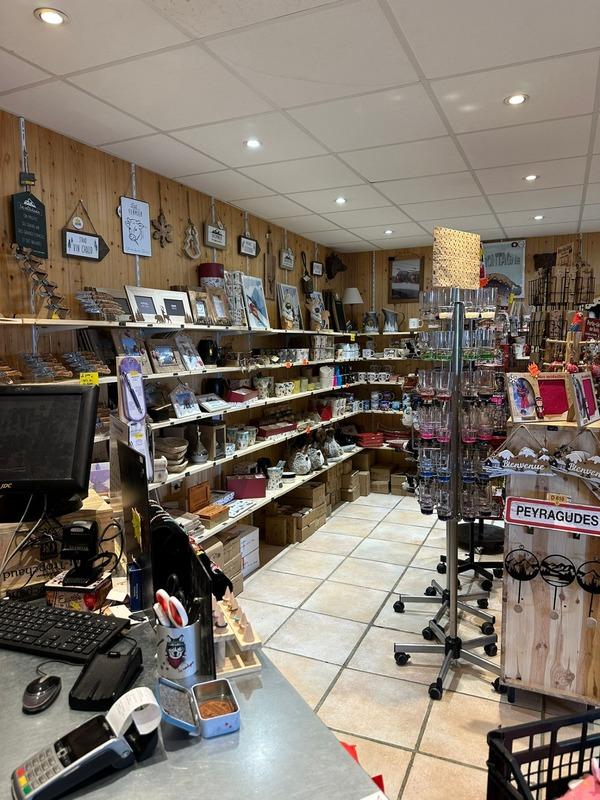 Local commercial - 113 m² - 2 pièces