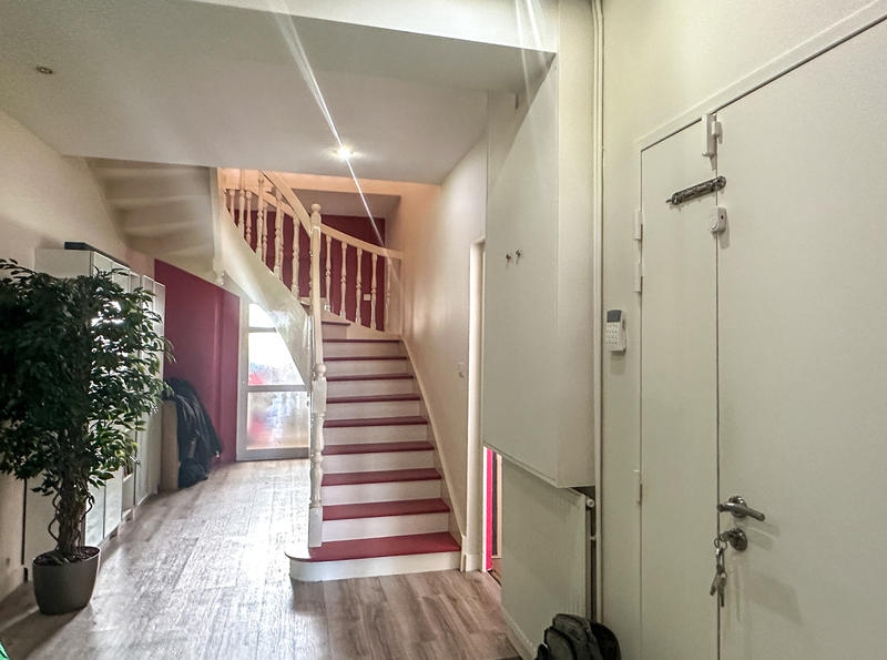 Appartement - 215 m² - 9 pièces