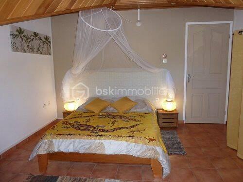 Villa - 246 m² - 9 pièces