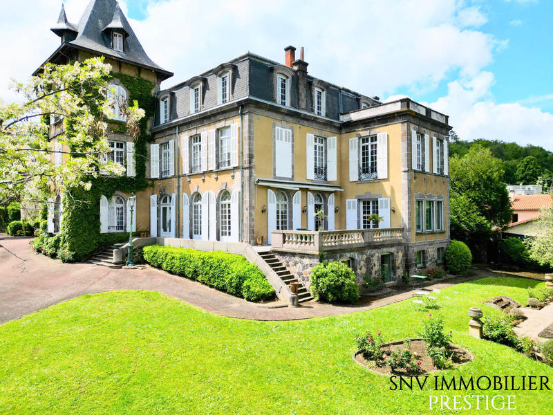 Château - 876 m² - 18 pièces