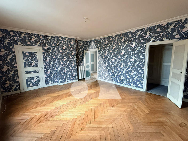 Maison - 215 m² - 9 pièces