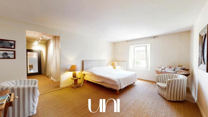 Maison - 250 m² - 6 pièces