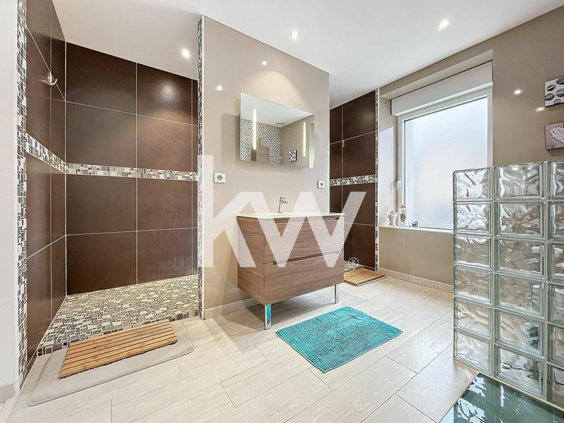 Maison - 900 m² - 11 pièces