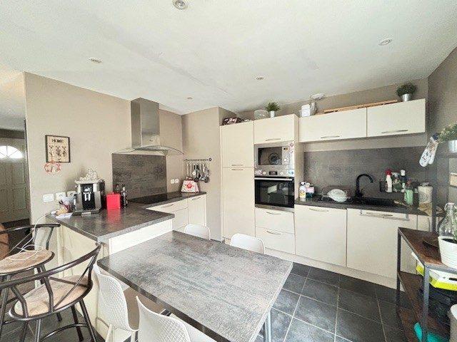 Maison - 96 m² - 5 pièces