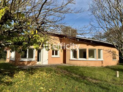 Maison - 180 m² - 8 pièces