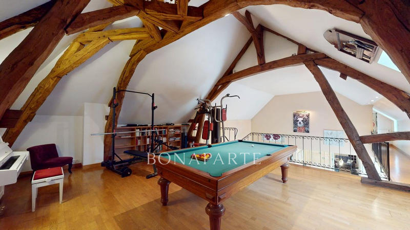 Maison - 367 m² - 16 pièces