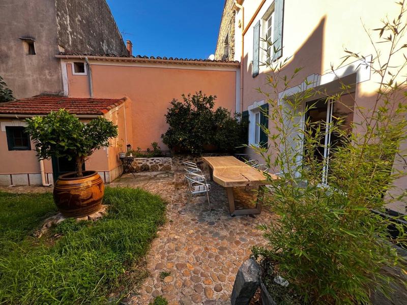 Maison - 315 m² - 10 pièces