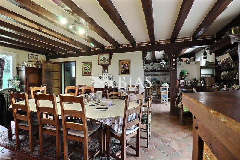 Maison traditionnelle - 180 m² - 7 pièces