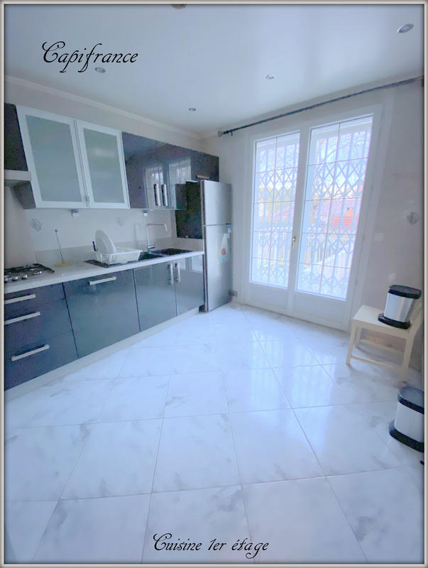 Maison - 250 m² - 9 pièces