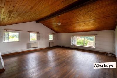 Maison - 233 m² - 8 pièces