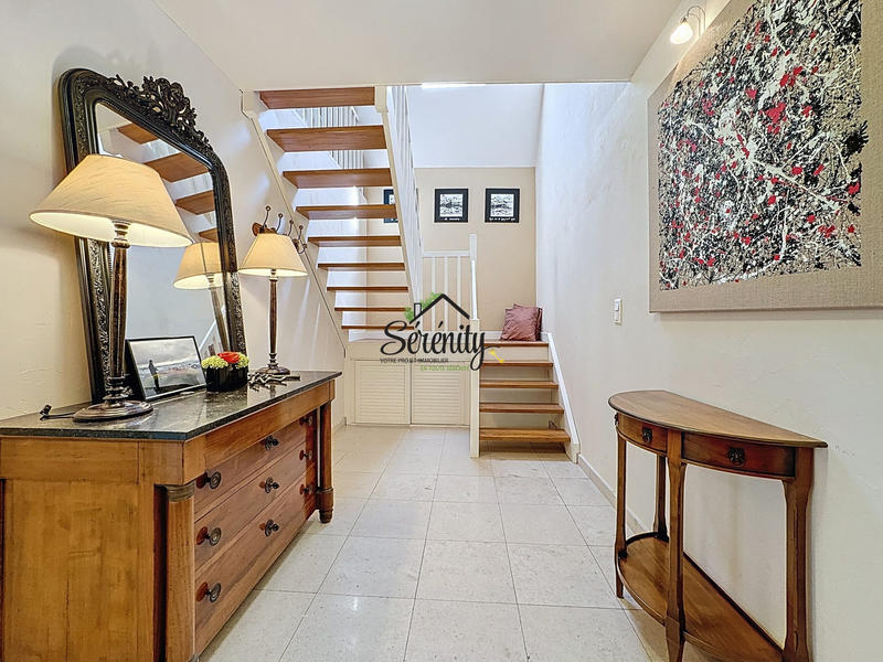 Maison - 266 m² - 8 pièces