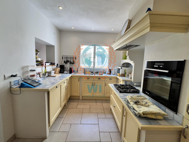 Maison - 210 m² - 6 pièces