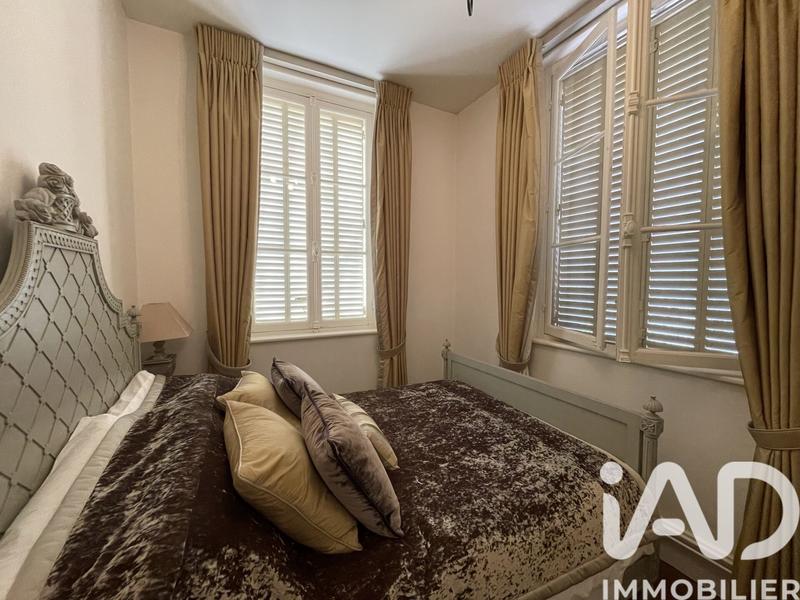 Maison - 470 m² - 13 pièces