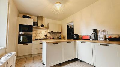 Maison - 206 m² - 8 pièces