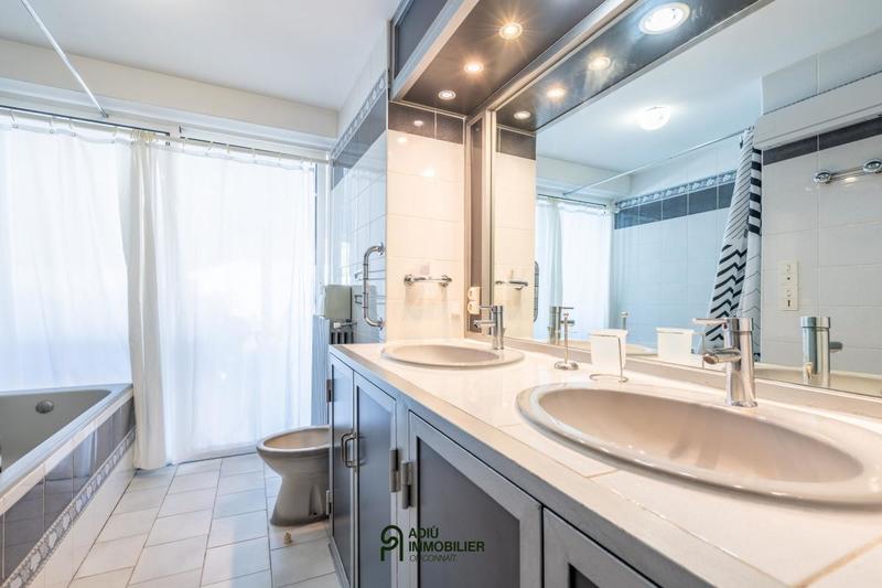 Maison - 375 m² - 14 pièces