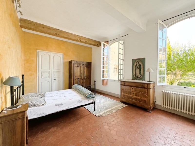 Demeure - 251 m² - 9 pièces