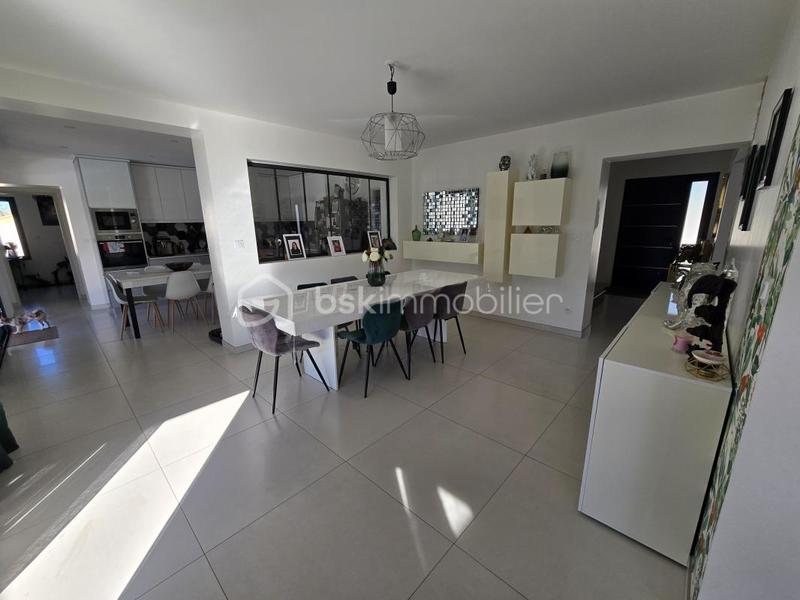 Villa - 225 m² - 10 pièces
