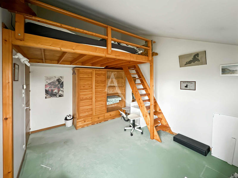 Maison - 320 m² - 12 pièces