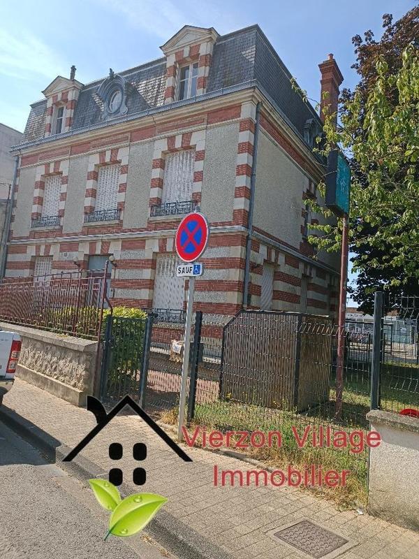 Maison - 397 m² - 16 pièces