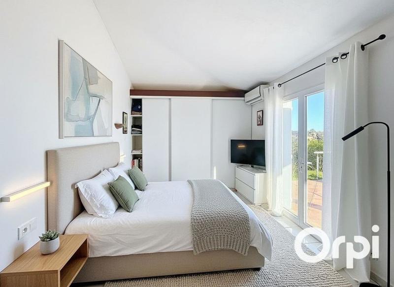 Maison - 270 m² - 3 pièces