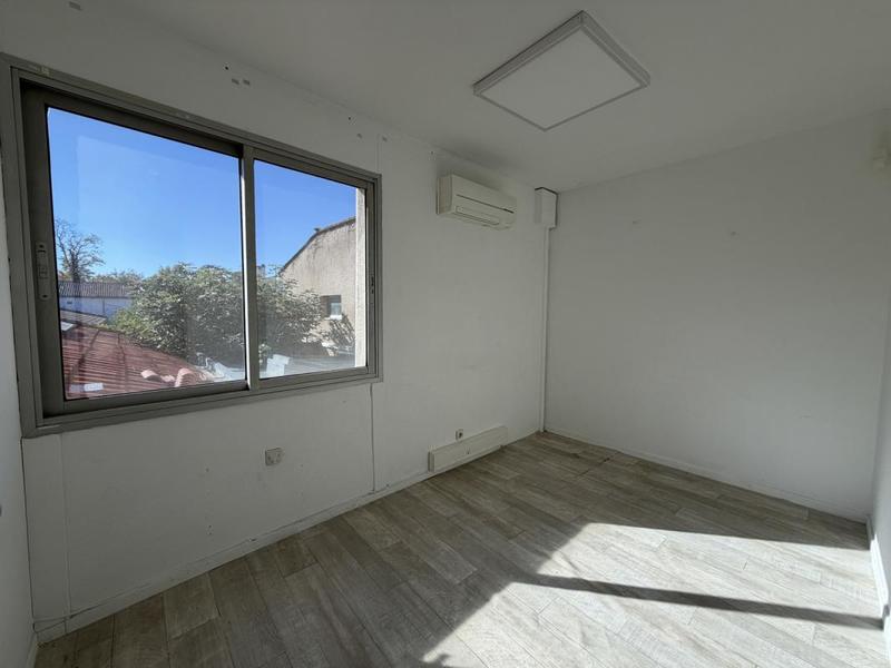 Bureau - 67 m² - 2 pièces