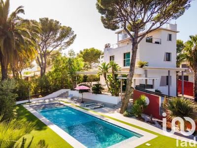 Maison - 227 m² - 7 pièces