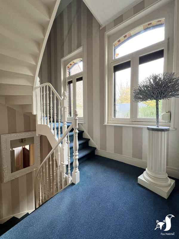 Maison - 249 m² - 9 pièces