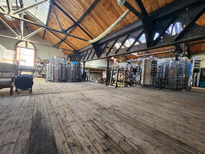 Entrepôt - 750 m² - 5 pièces