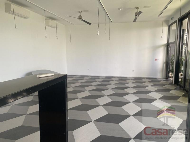 Local commercial - 280 m² - 8 pièces