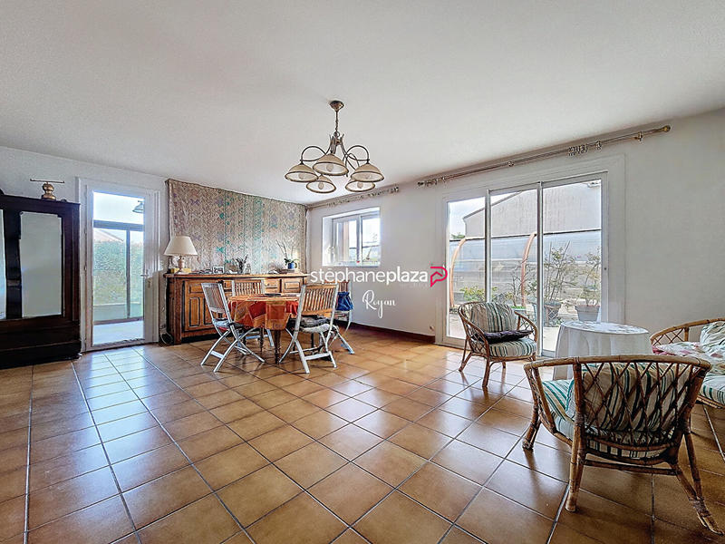 Maison - 215 m² - 11 pièces