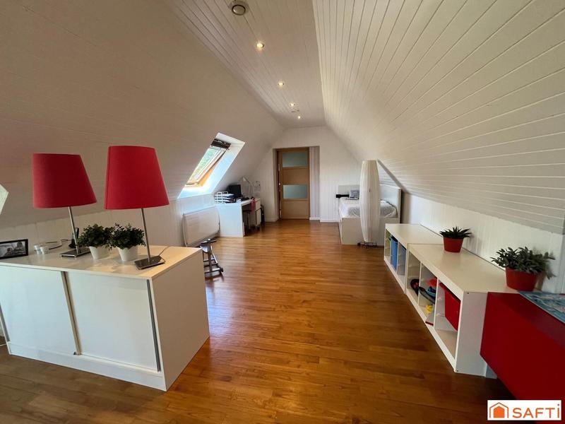 Maison - 252 m² - 8 pièces