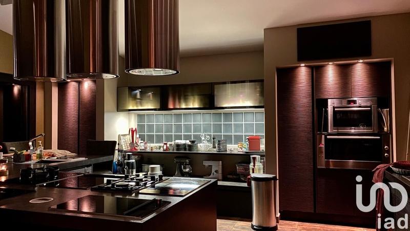 Maison - 308 m² - 9 pièces