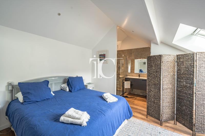 Maison - 334 m² - 8 pièces