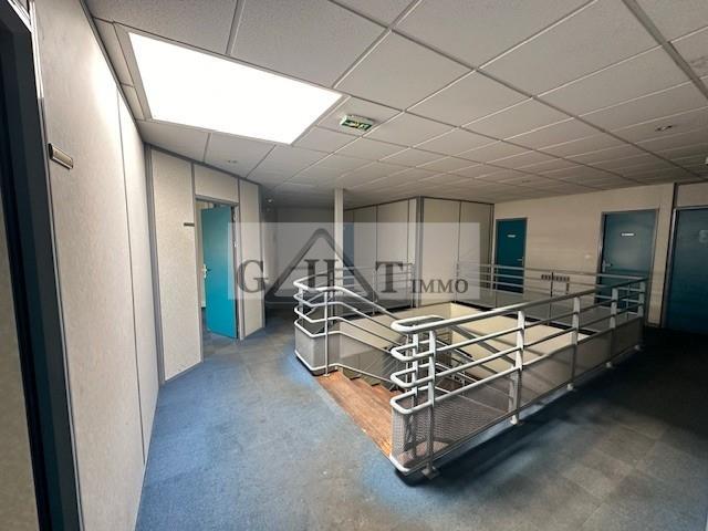 Entrepôt - 2 816 m²