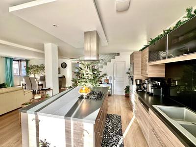 Maison - 140 m² - 5 pièces