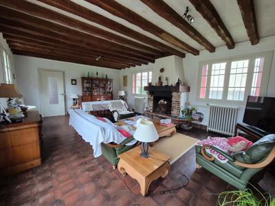 Maison - 256 m² - 8 pièces