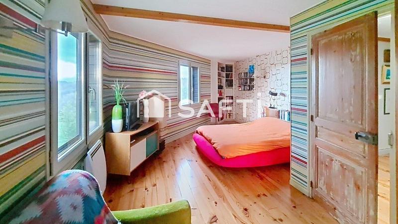 Maison - 220 m² - 6 pièces