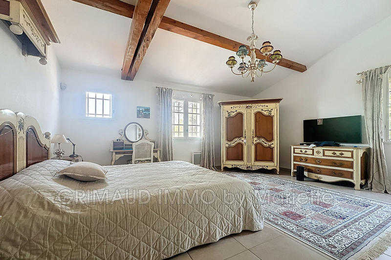 Maison - 221 m² - 6 pièces