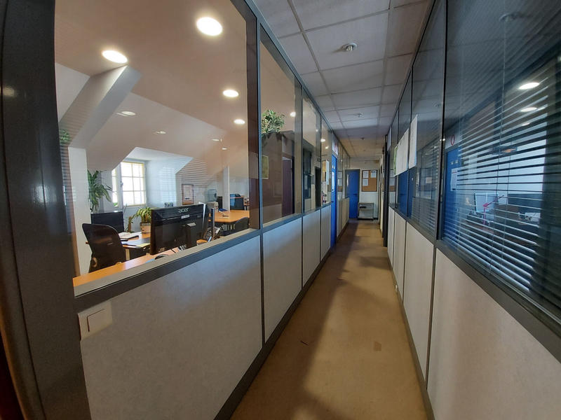 Local commercial - 150 m² - 4 pièces