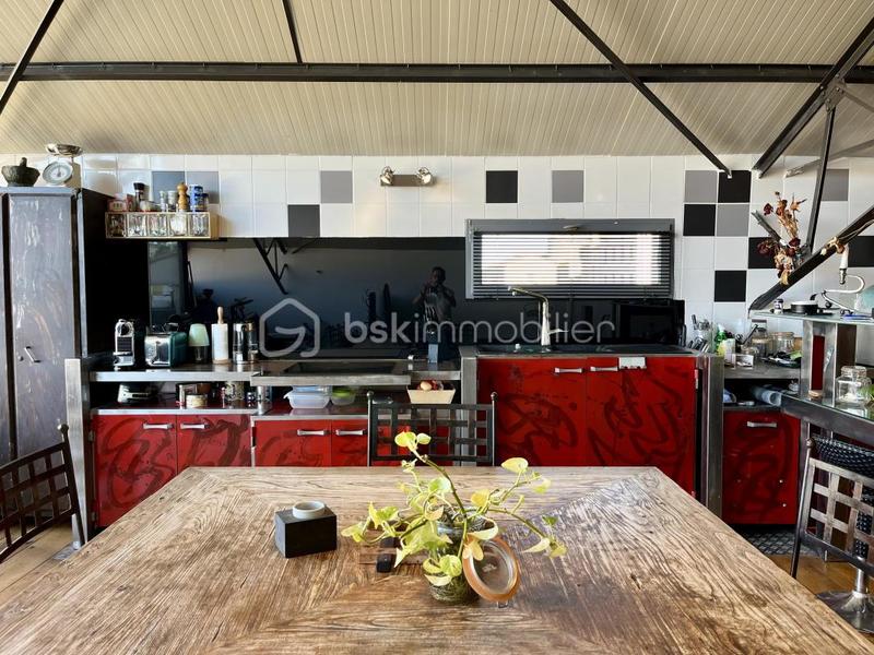 Loft - 147 m² - 8 pièces