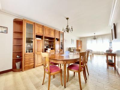 Maison - 264 m² - 7 pièces