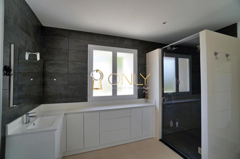 Maison - 226 m² - 6 pièces